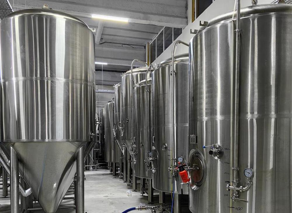 2000L fermenter, 4000L fermenter, 4000L bright beer tank